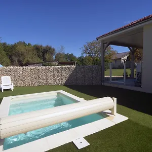 Hébergement de vacances D&d Avec Piscine Privative, Martel